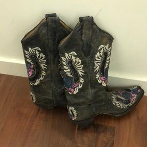 Gently used corral boots
